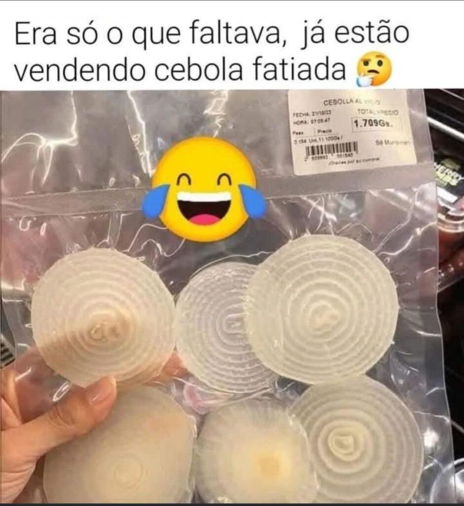 Cebola fatiada no mercado