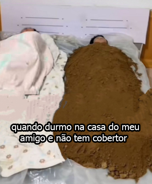dormindo na casa do amigo